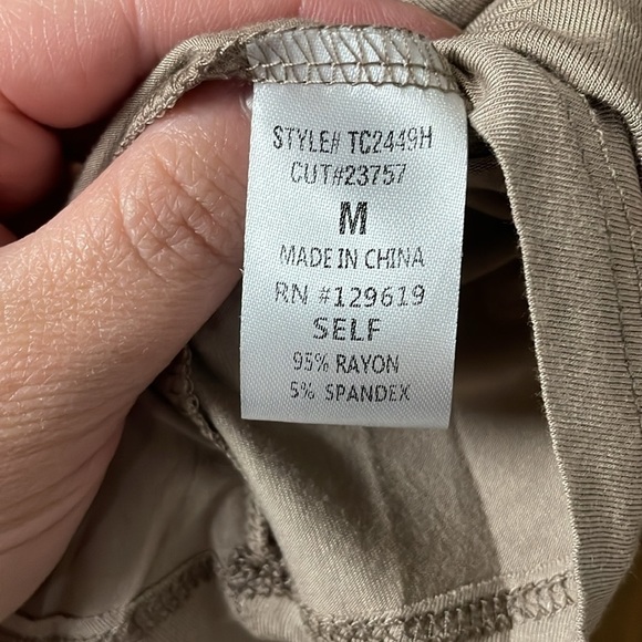 Allie Rose size Medium mocha color sleeveless blouse - Picture 4 of 6